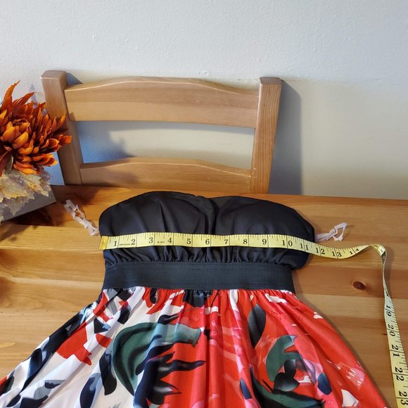 She's Cool - Women's Black Red Floral Strapless Semi Sweetheart Neck Mini Dress - Picture 5 of 7